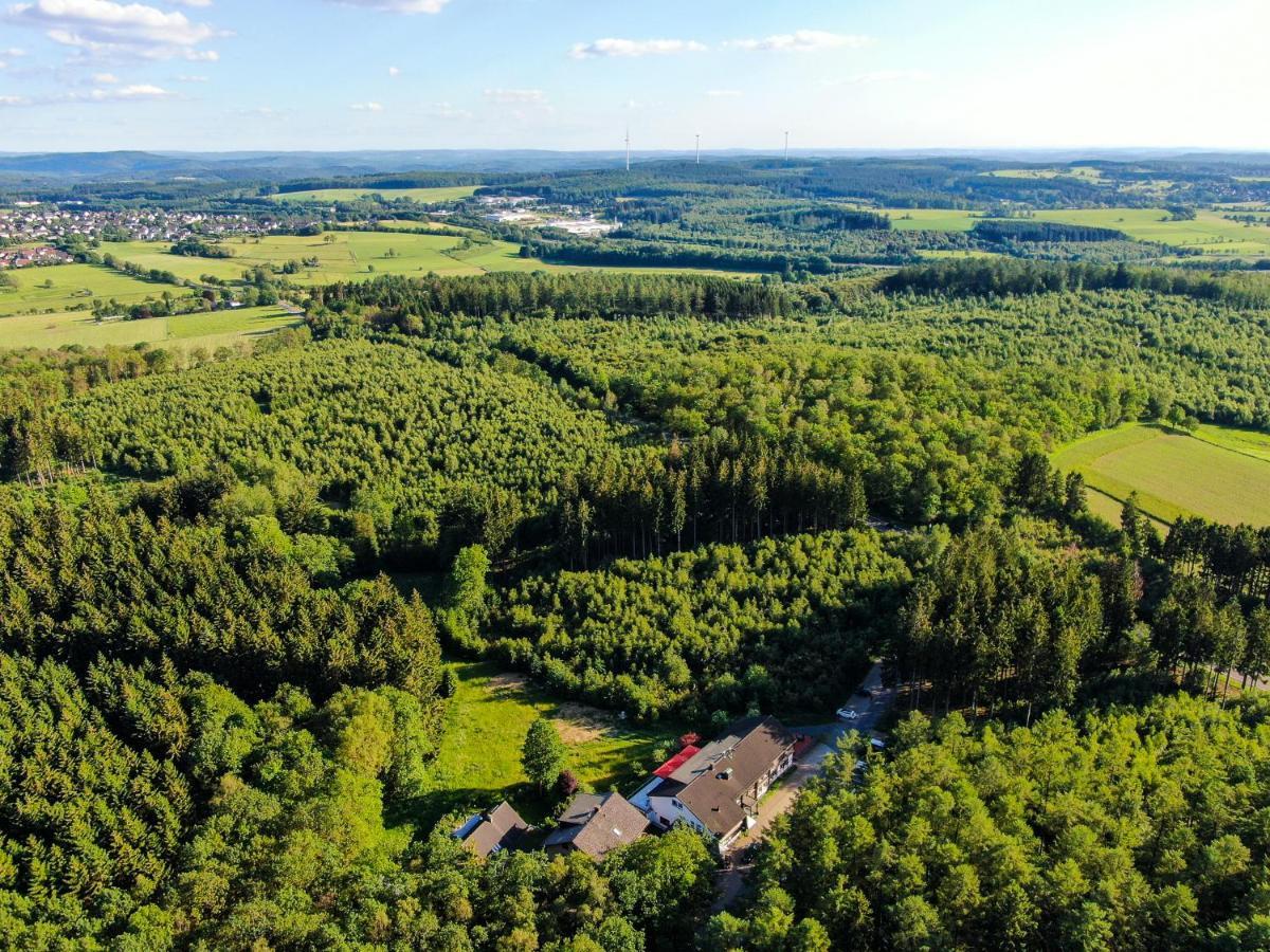 Hotel Landhaus Berghof Wenden  Экстерьер фото