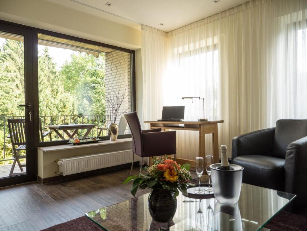 Hotel Landhaus Berghof Wenden  Экстерьер фото