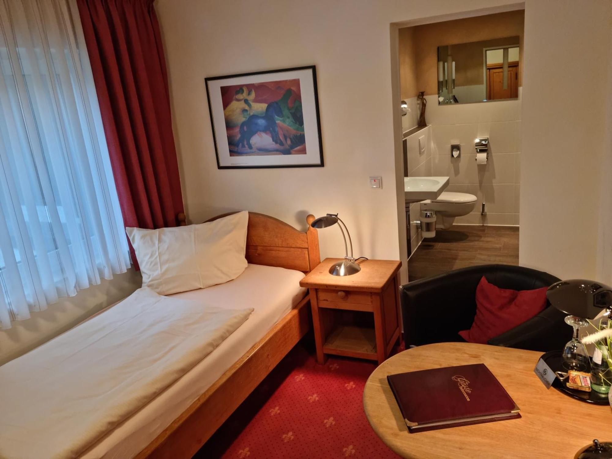Hotel Landhaus Berghof Wenden  Экстерьер фото