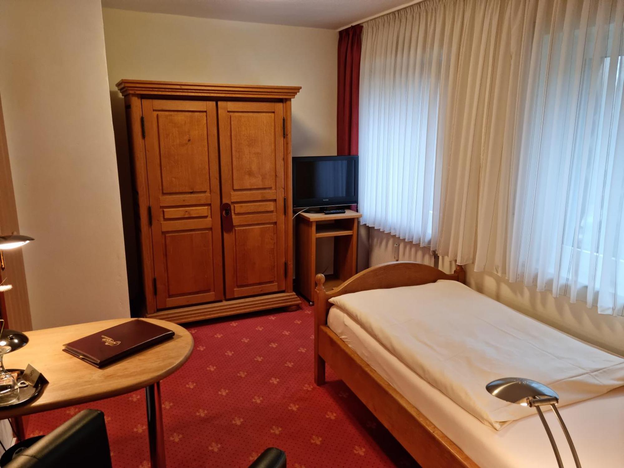 Hotel Landhaus Berghof Wenden  Экстерьер фото