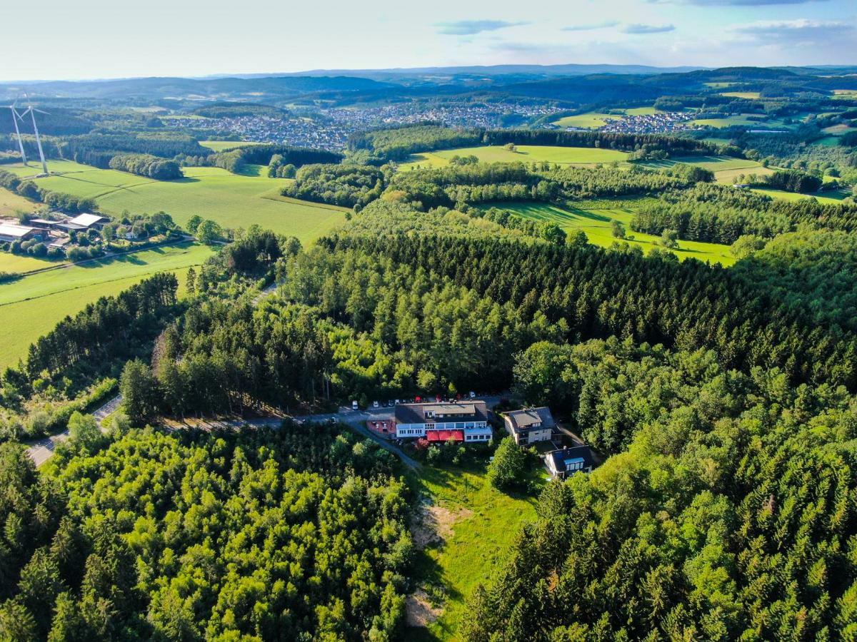 Hotel Landhaus Berghof Wenden  Экстерьер фото