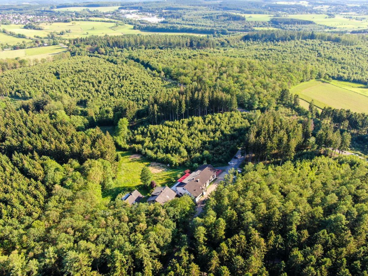 Hotel Landhaus Berghof Wenden  Экстерьер фото