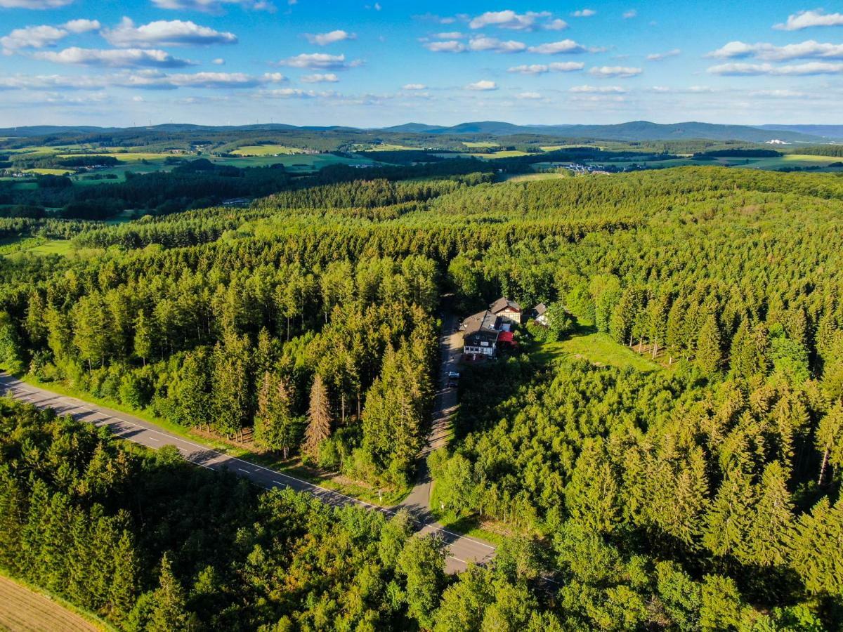 Hotel Landhaus Berghof Wenden  Экстерьер фото